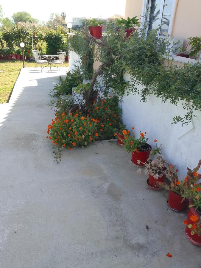 Studios Στουσ Πυργουσ Θερμησ Mytilíni Exterior foto